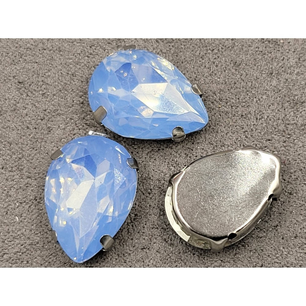 

Страз в цапах. Размер 13*18. (акрил ). Цвет - голубой опал