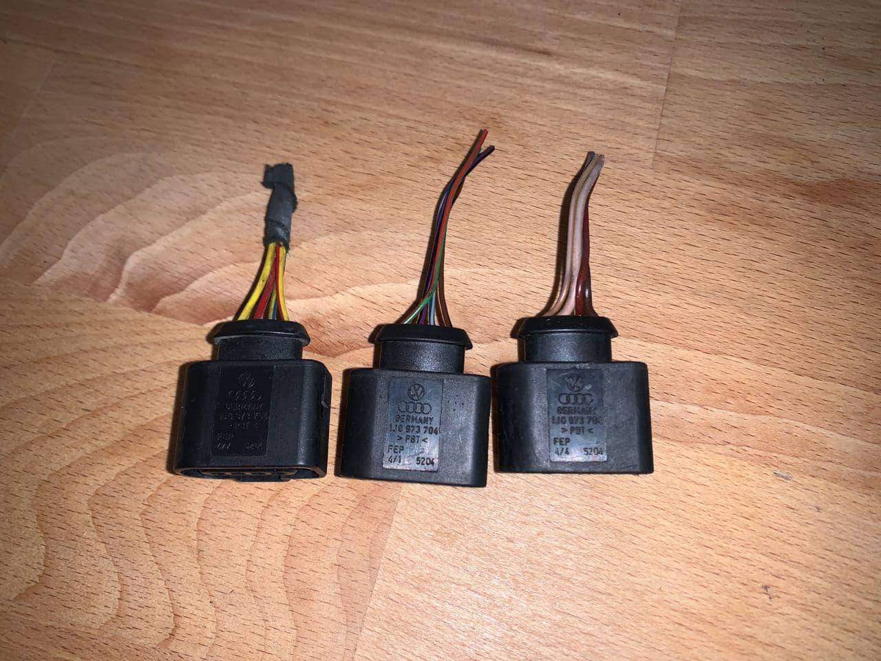 

Разьем электрический 1J0 973 704 VAG VW Audi Seat запчасти б\у шрот
