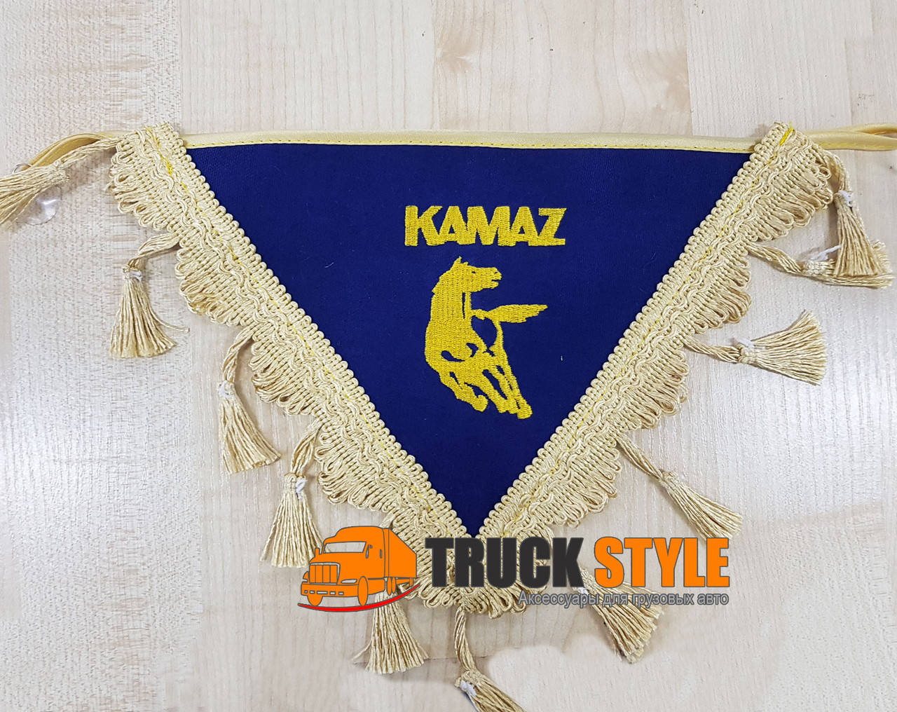 

Вимпел трикутний Kamaz Камаз (29см.х24,5см.х24,5см.)