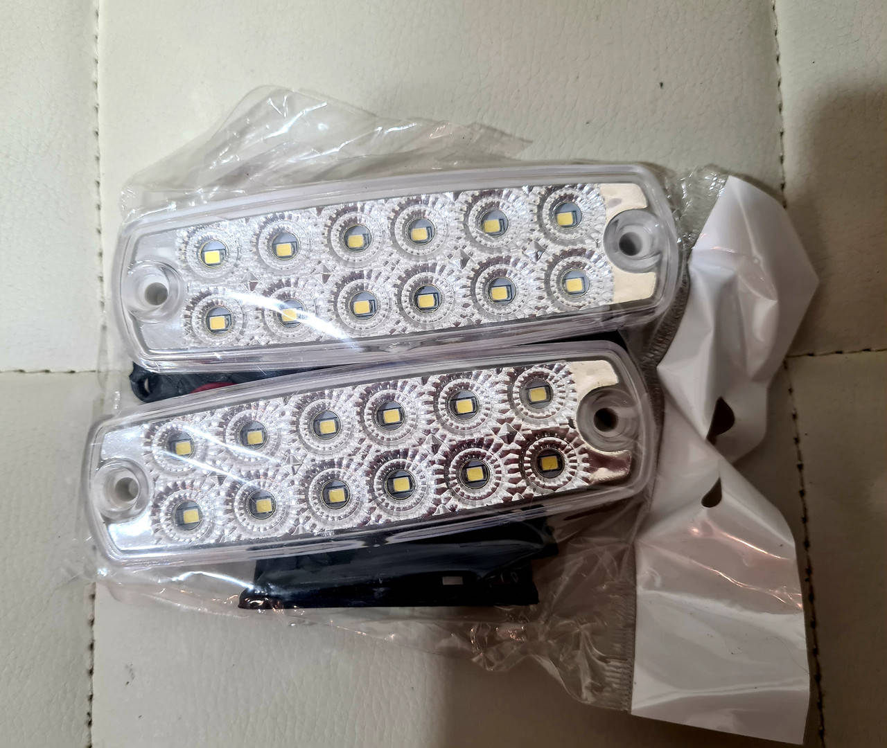 

Габаритные огни для грузовиков белые 12-24V LED прямые, Повторители поворотов грузовые, габариты