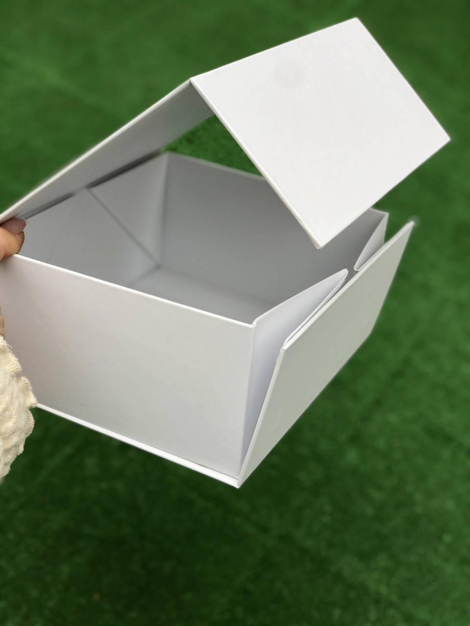 

Подарочная коробка белая на магните малая 19х16х9 см, Белый