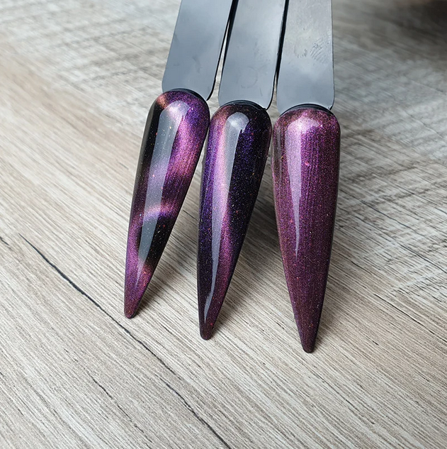 

Гель лак для ногтей кошачий глаз 12д Sweet Nails сиренево розовый №5 8 мл