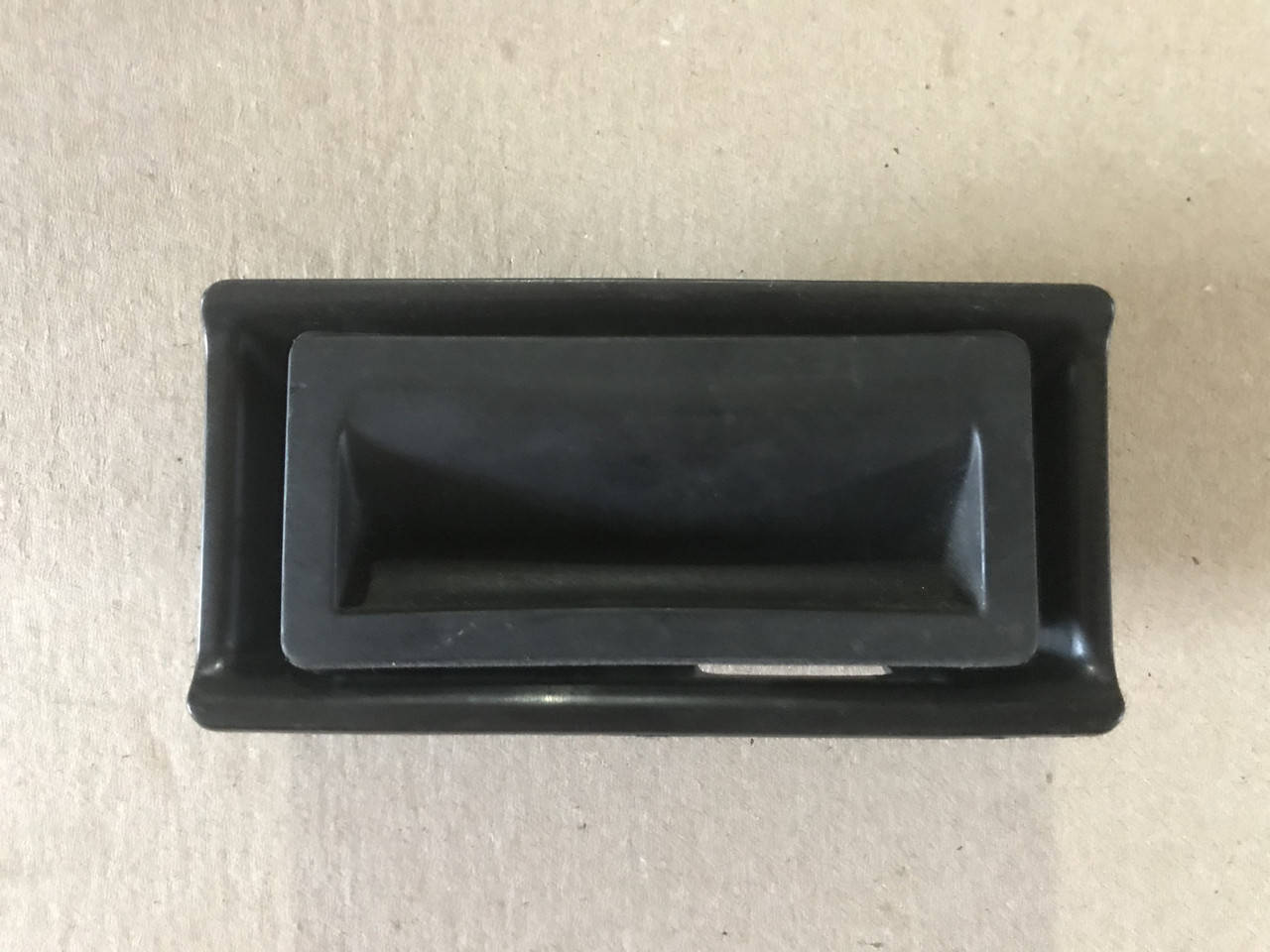 

5n0827566 Кнопка открытия крышки багажника Volkswagen Jetta 6 Вольксваген Джетта 6 1.4TSI USA (Америка)