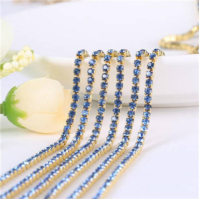

Стразовая цепочка, цвет Lt.Sapphire , ss6 (2mm), металл золото, 1м