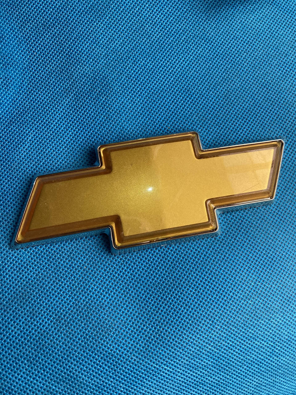 

Эмблема багажника на Chevrolet Epica.