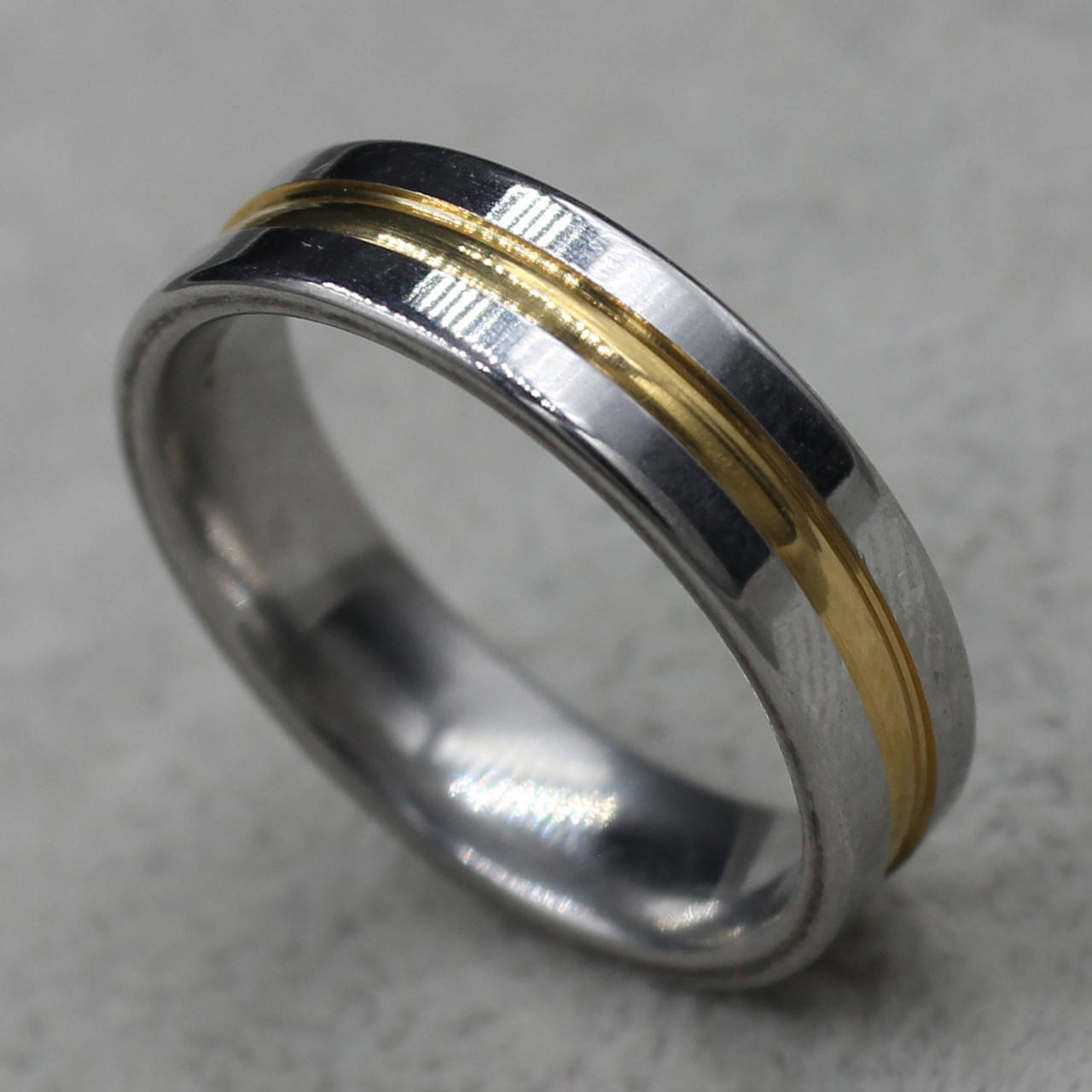 

Кольцо серебристое с полоской из ювелирной медицинской стали от Stainless Steel марка 316 L ширина 6 мм