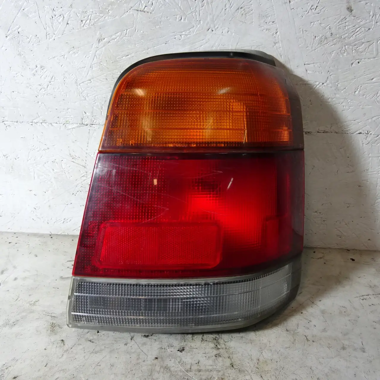 

Фонарь стоп SUBARU FORESTER I Права 220-20597 под заказ 2-4 дн