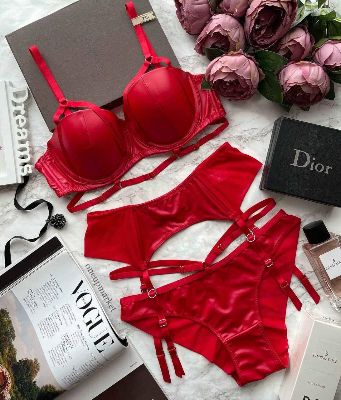 

Женское нижнее белье из эко - кожи комплект красный бюстгальтер + трусики