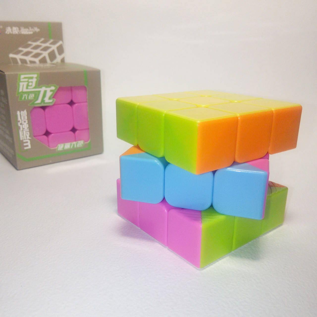 

Кубик Рубика 3х3 MoYu GuanLong Color 2019 (пастельные тона)