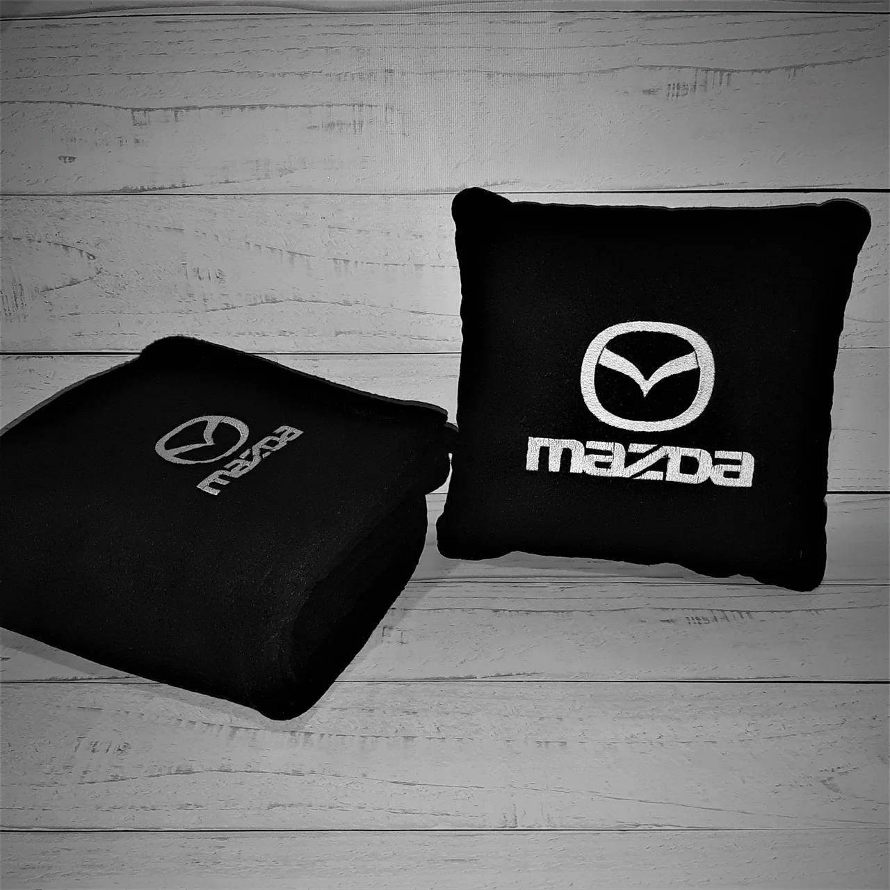

Плед с подушкой в машину с логотипом авто Mazda