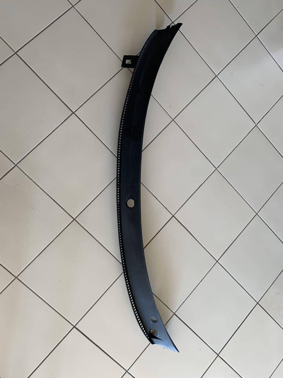 

Накладка под лобовое стекло, Жабо Volkswagen Passat B5 3B1819415C