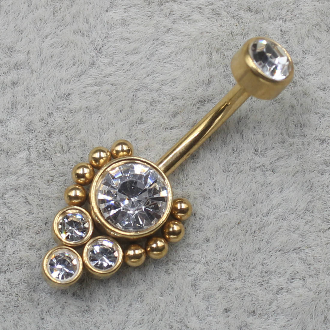 

Золотистая серьга пирсинг в пупок банан медицинской стали от Stainless Steel кристаллики размер 50х10 мм