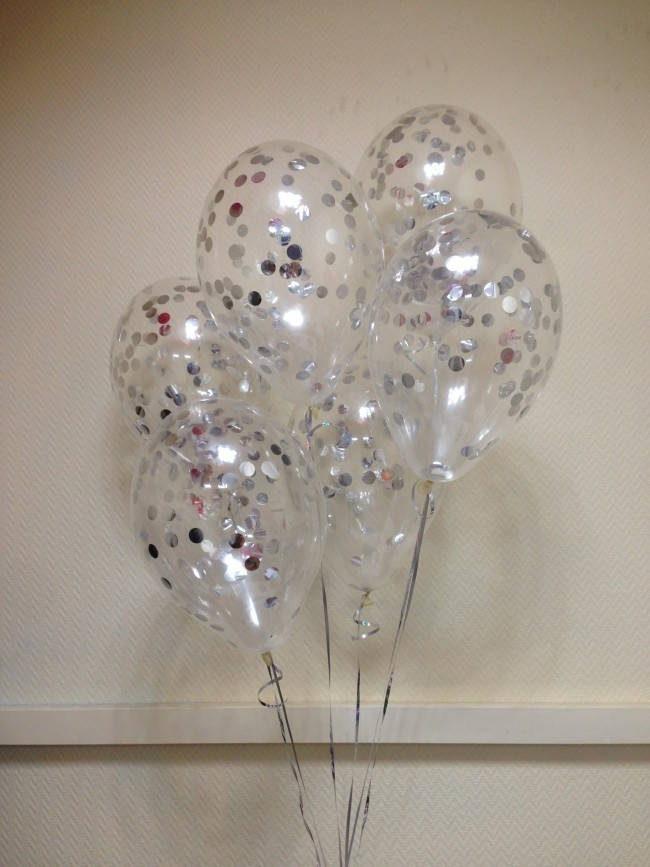 

Шарик воздушный 12 дюймов (30 см) С КОНФЕТТИ СЕРЕБРО КРУЖКИ