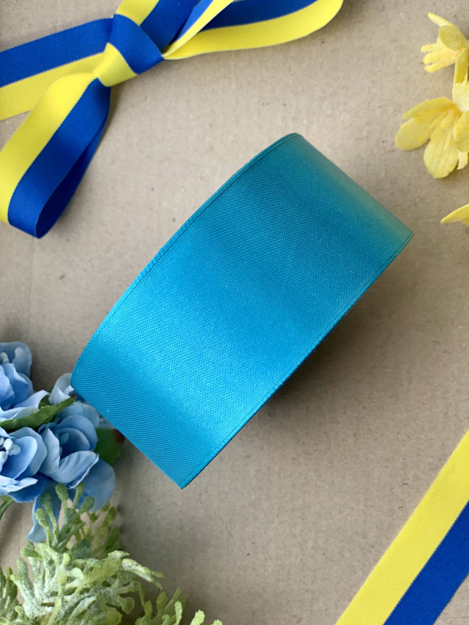 

Лента атласная 4 см 25 ярд, ярко-голубого цвета, Голубой