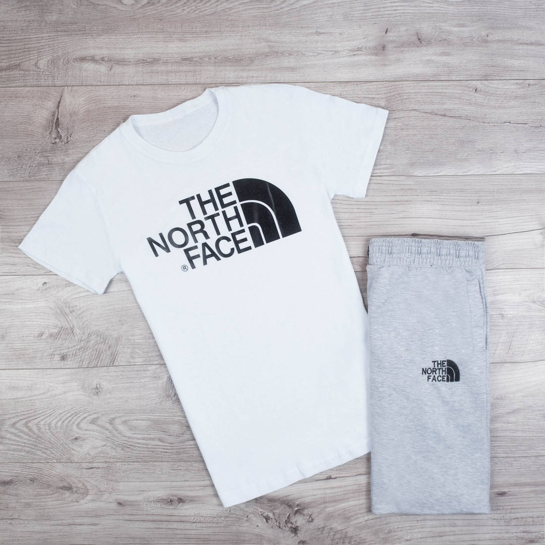 

Мужская белая летняя футболка M