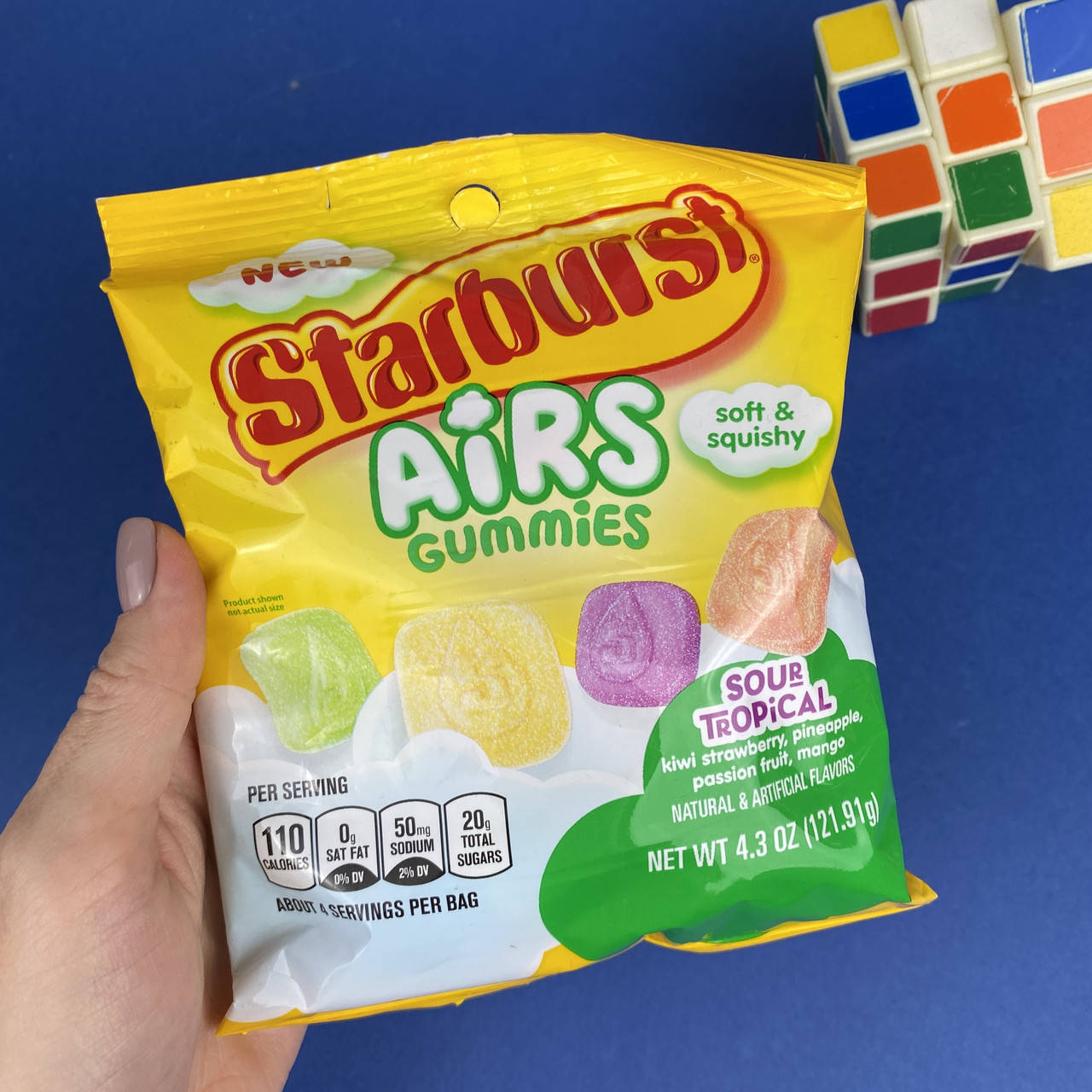 

Жевательные конфеты со вкусом тропических фруктов Старбёртс Starburst Airs Gummies Sour Tropical 121.91 г