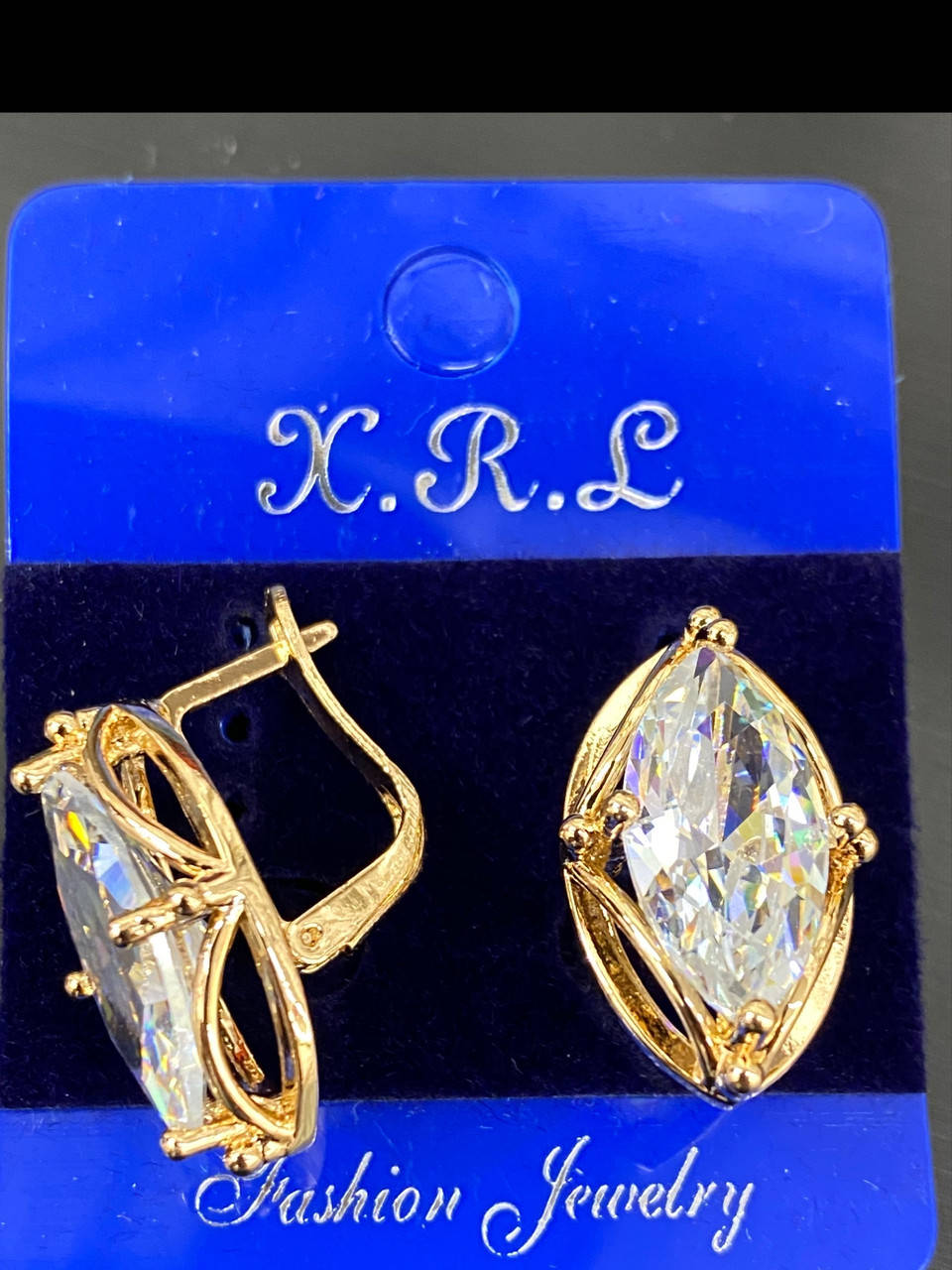 

Серьги классические по скидке