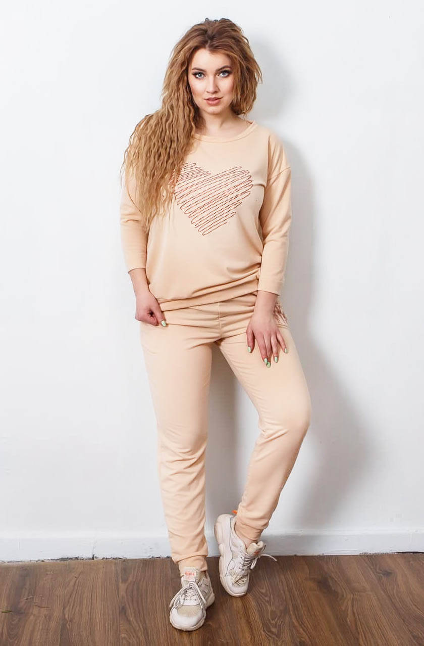 

Женский весенний прогулочный костюм со стразами батник и штаны батальные "Love" размеры: 50-52,52-54