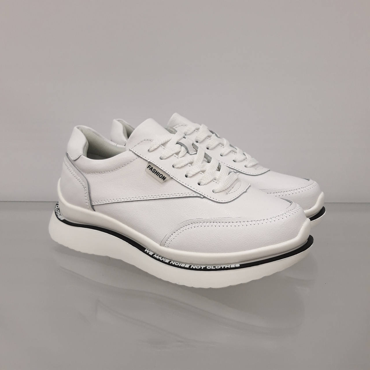

Женские белые кроссовки на стильной подошве, Белый