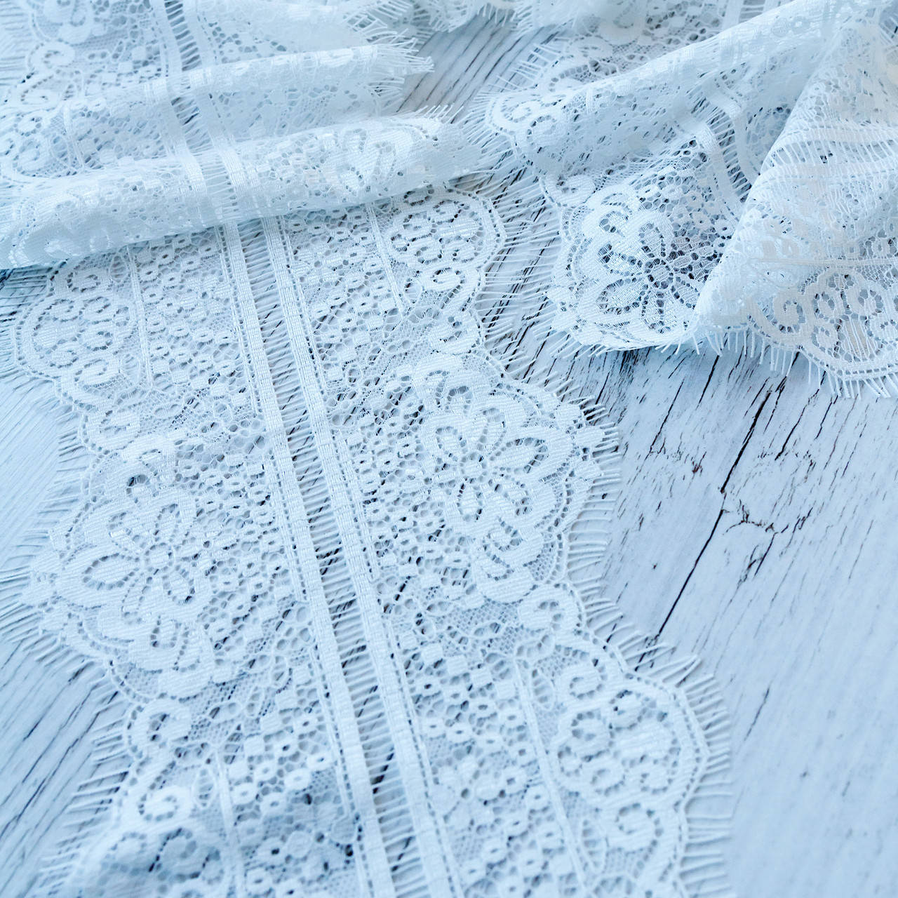 

Французское кружево (шантильи) / цвет айвори / ширина 13,5 см / упаковка 3 м, Айвери