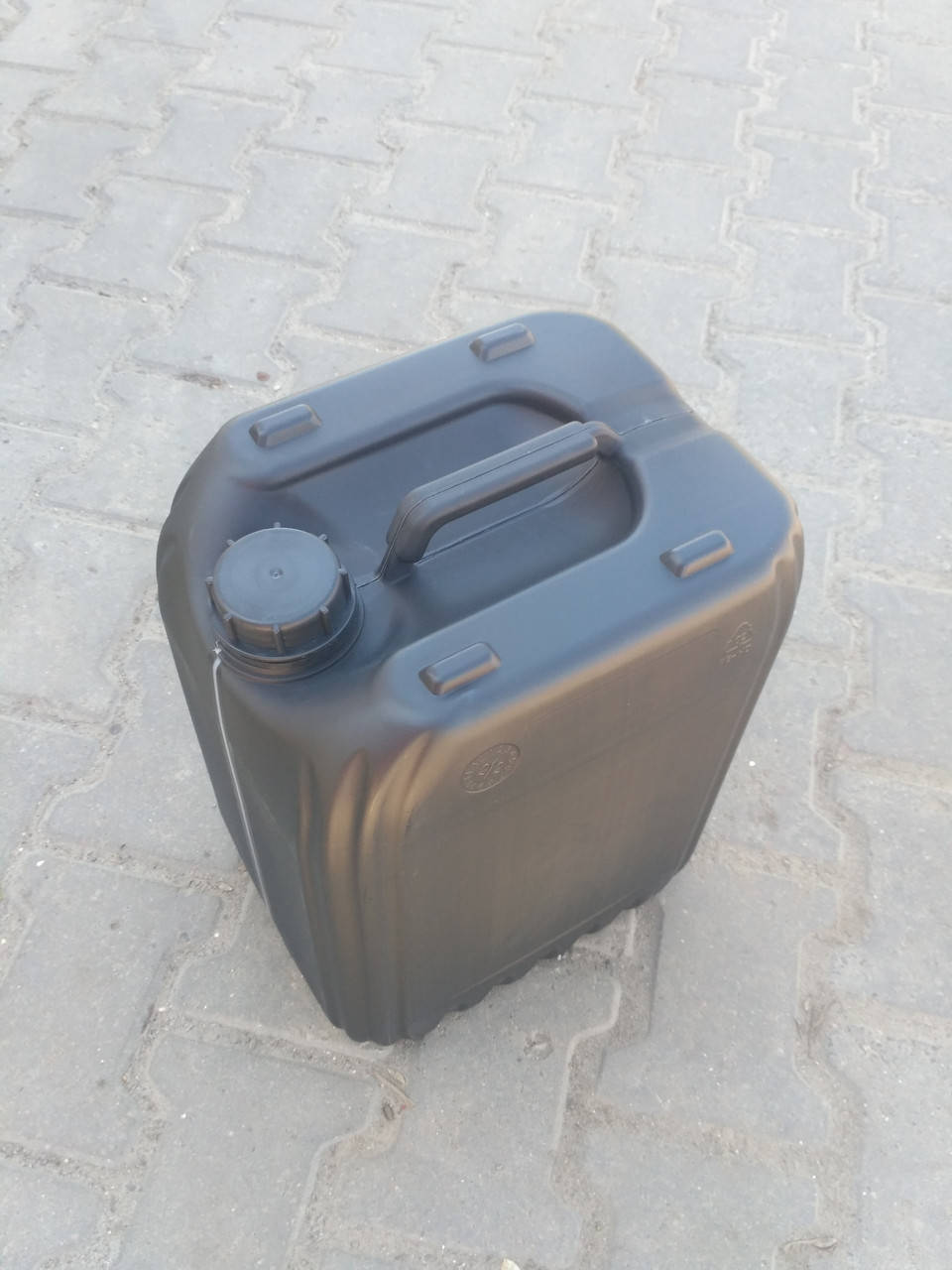 

Каністра нова канистра пластикова 20л. НОВАЯ. Бензин, Дизель.