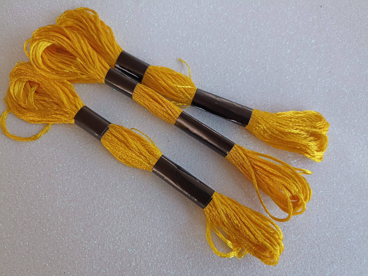 

8м ниитки мулине для вышивания шелковые Velenti цвет - желтый