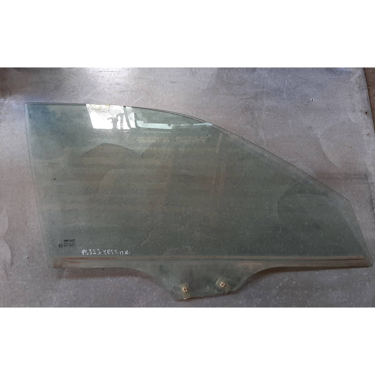 

Стекло двери передней Mazda 323 хетчбэк