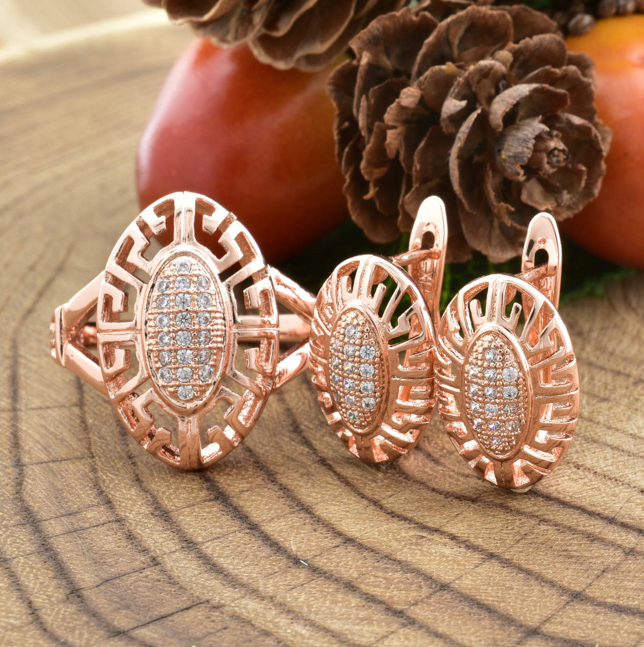 

Набор Xuping R60 кольцо + серьги 15х10 мм белые фианиты позолота РО размер 18