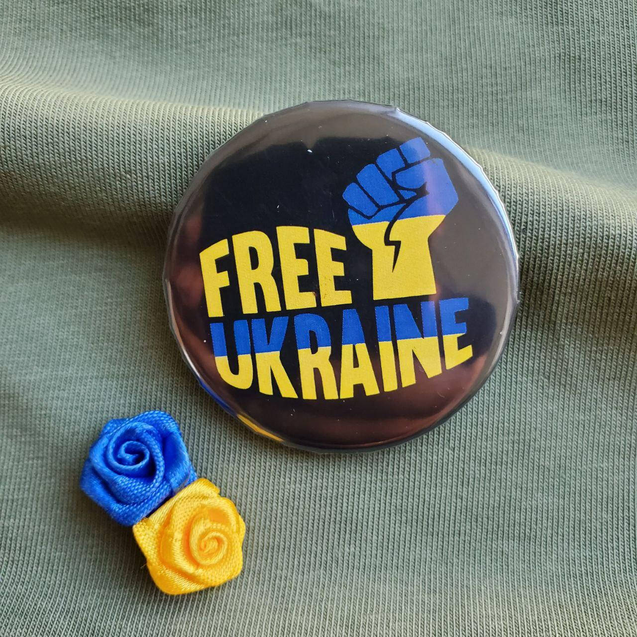 

Значок "Free Ukraine" - (43 мм) украинский авторский значок в патриотичных цветах