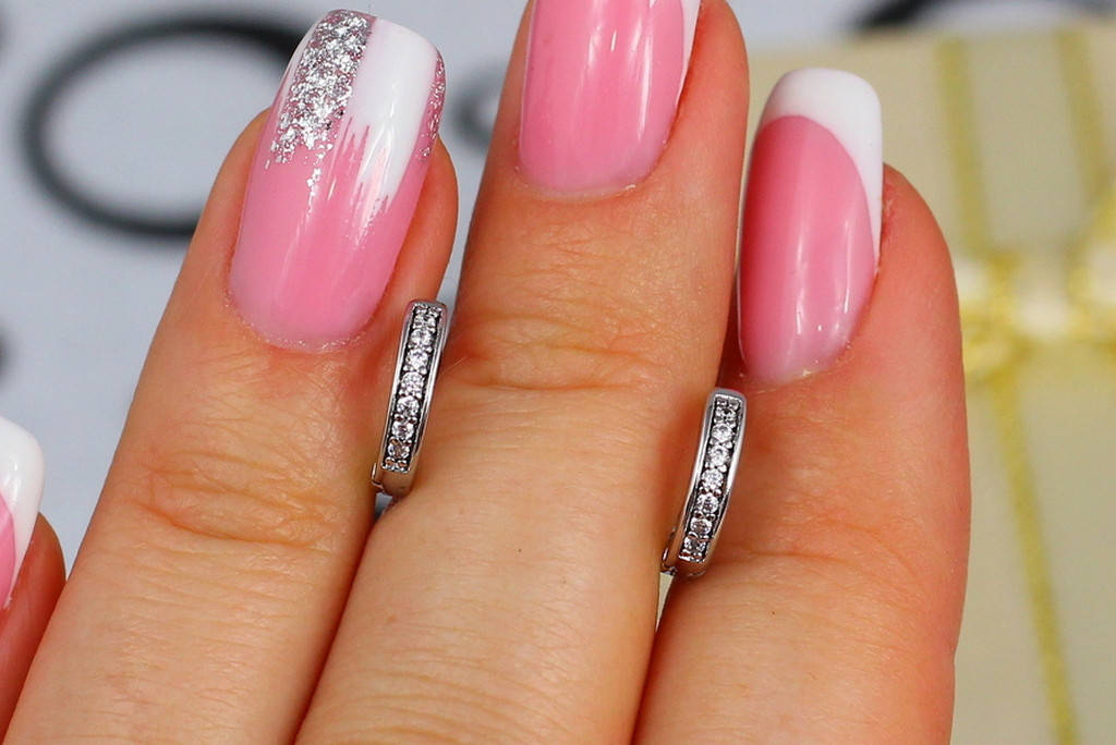 

Серьги Xuping Jewelry колечки с камнями в один ряд 1 см серебристые