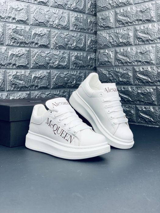 

Женские белые кроссовки Alexander McQueen белые Александр Маккуин, Белый