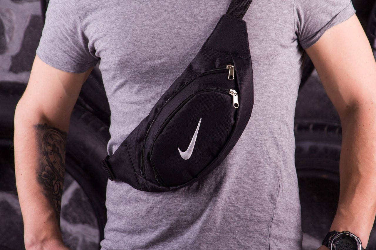 

Бананка Nike черная белое лого