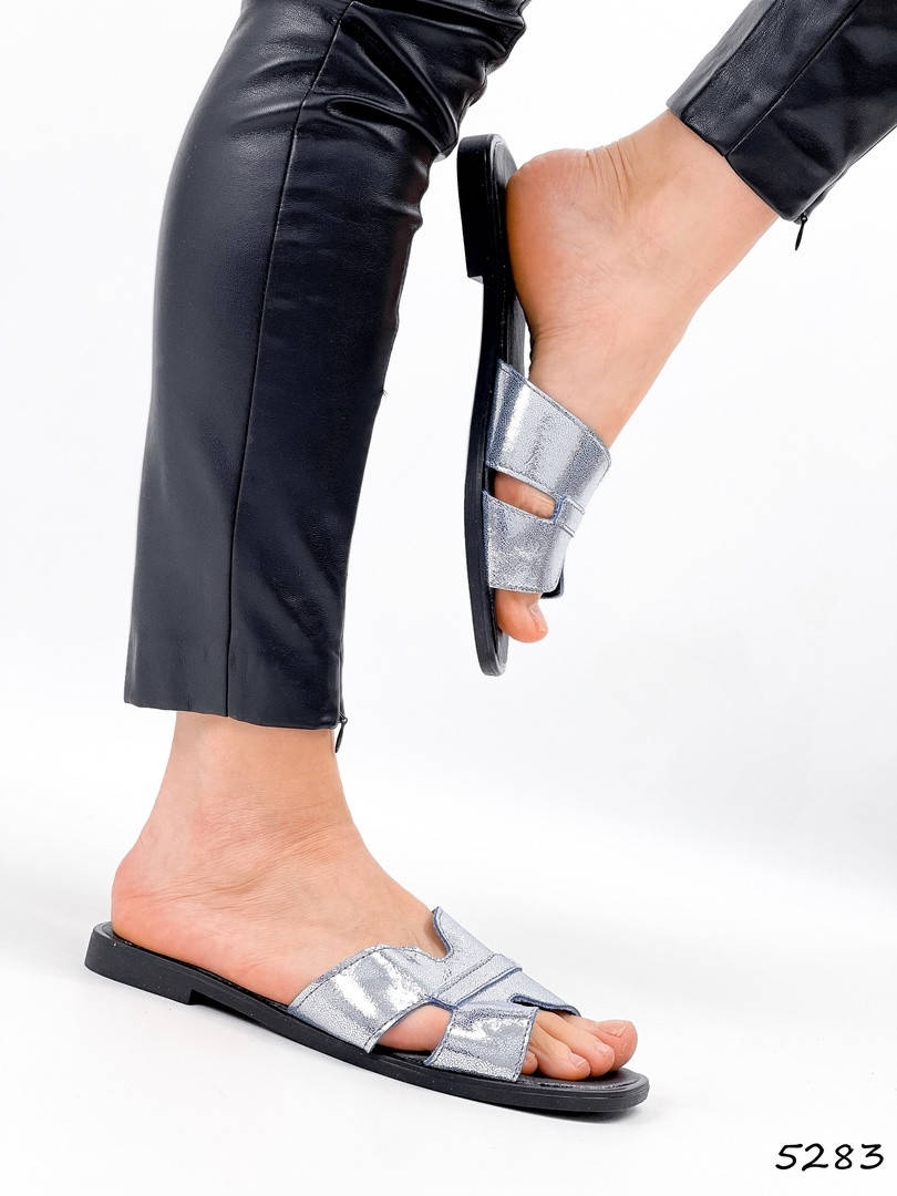 

Шлепанцы шлепки женские на низком ходу голубые кожаные