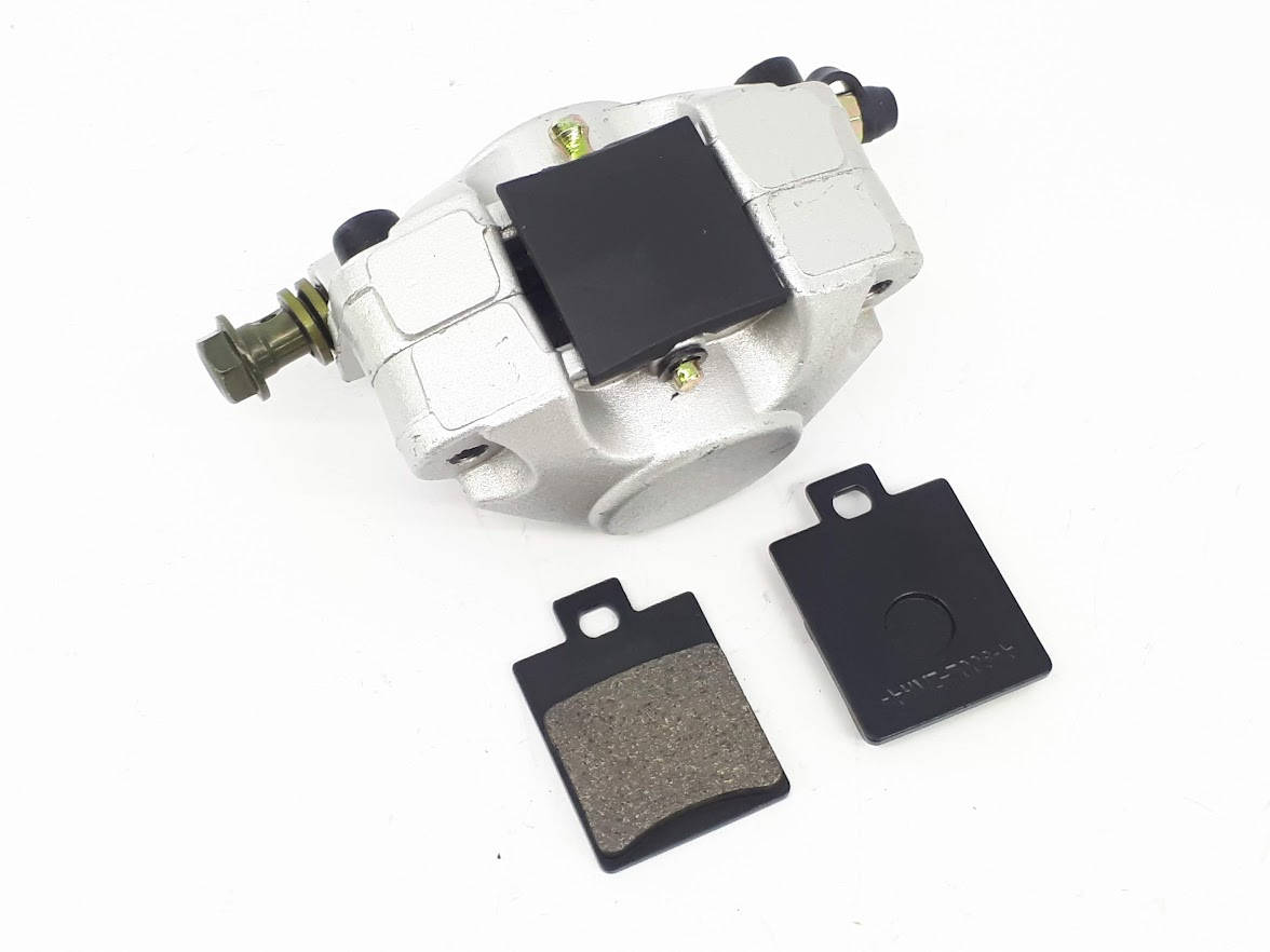 

Тормозной суппорт задний для квадроцикла 150 200 колодки в комплекте