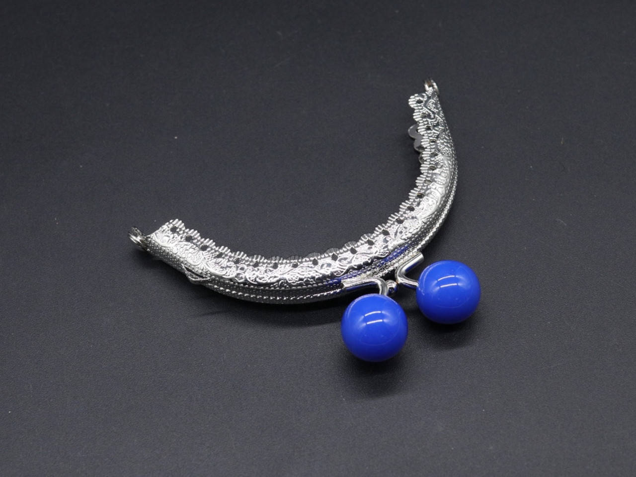 

Фермуар. Цвет серебро. 9см.