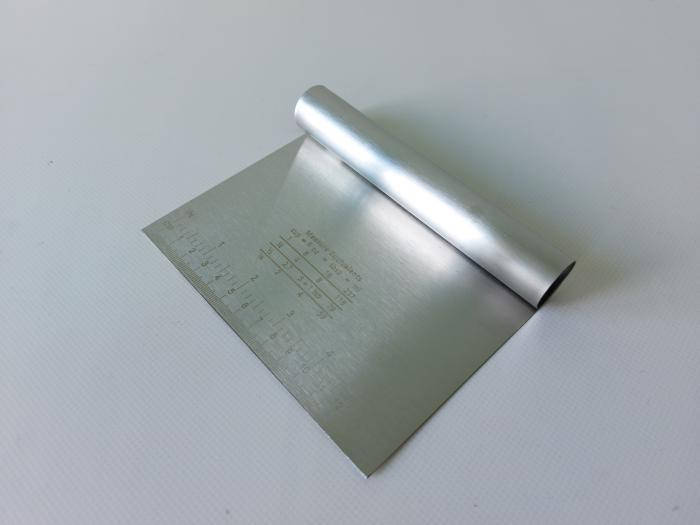 

Шпатель кондитерский нержавеющий с размерной линейкой 15*12 cm.