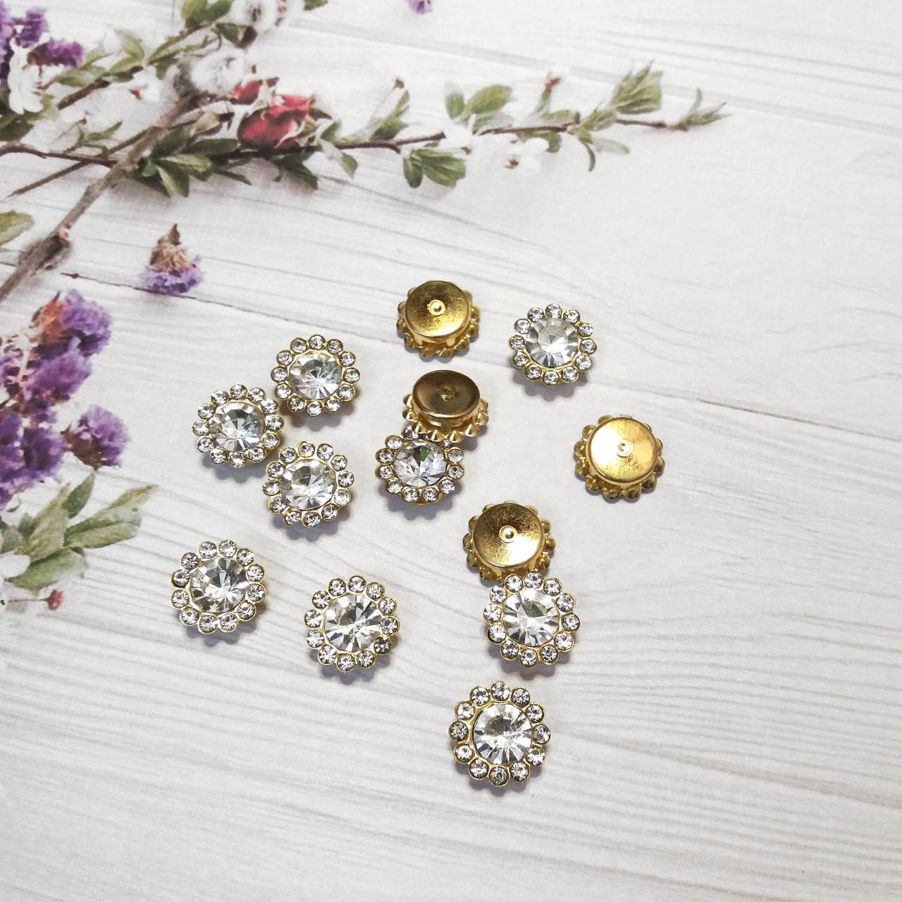 

Страз акрил 1,2 см в металлической пришивной оправе