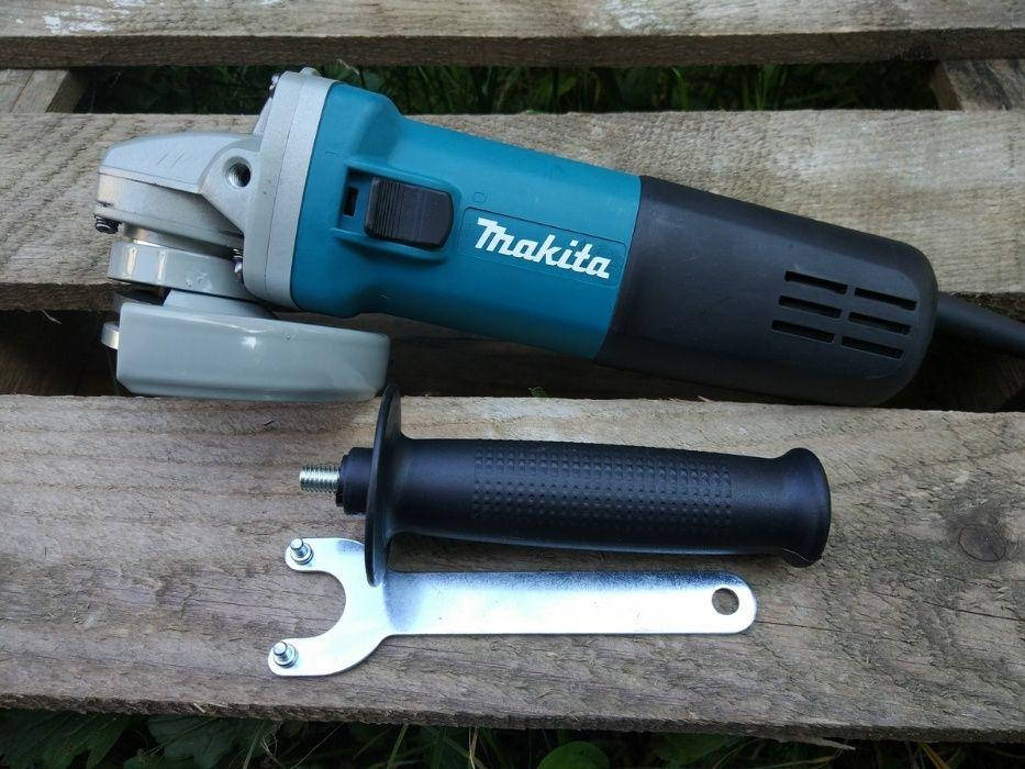 

Болгарка Makita 9558HN