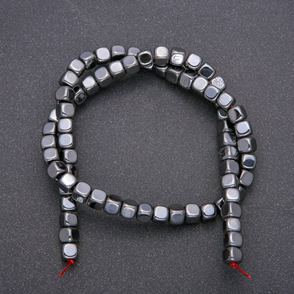

Бусины из Гематита нитка кубик d-6х6 (+-)мм L-40см