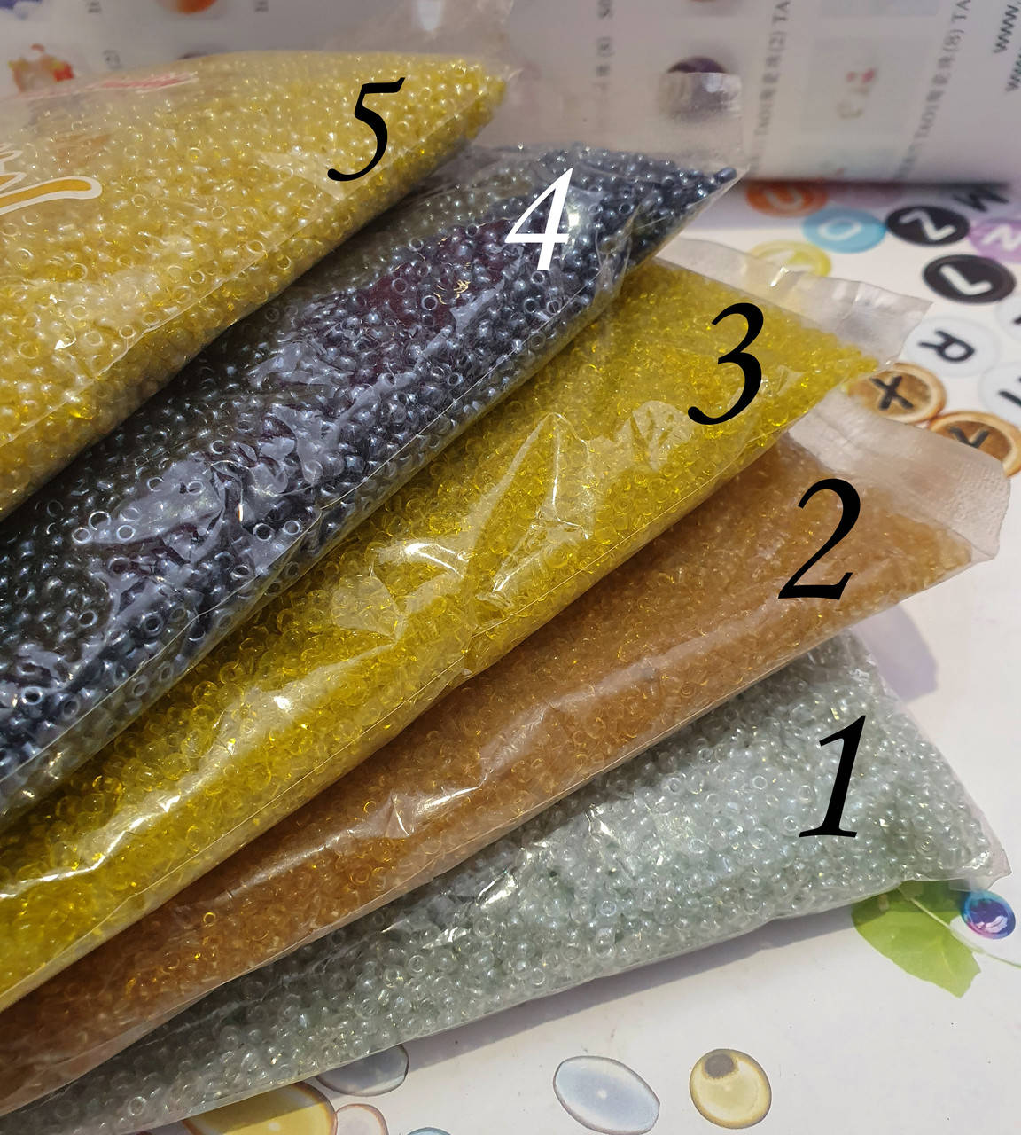 

Бісер Fancy, різні кольори, середній 8/0, 450 г/упаковка 2