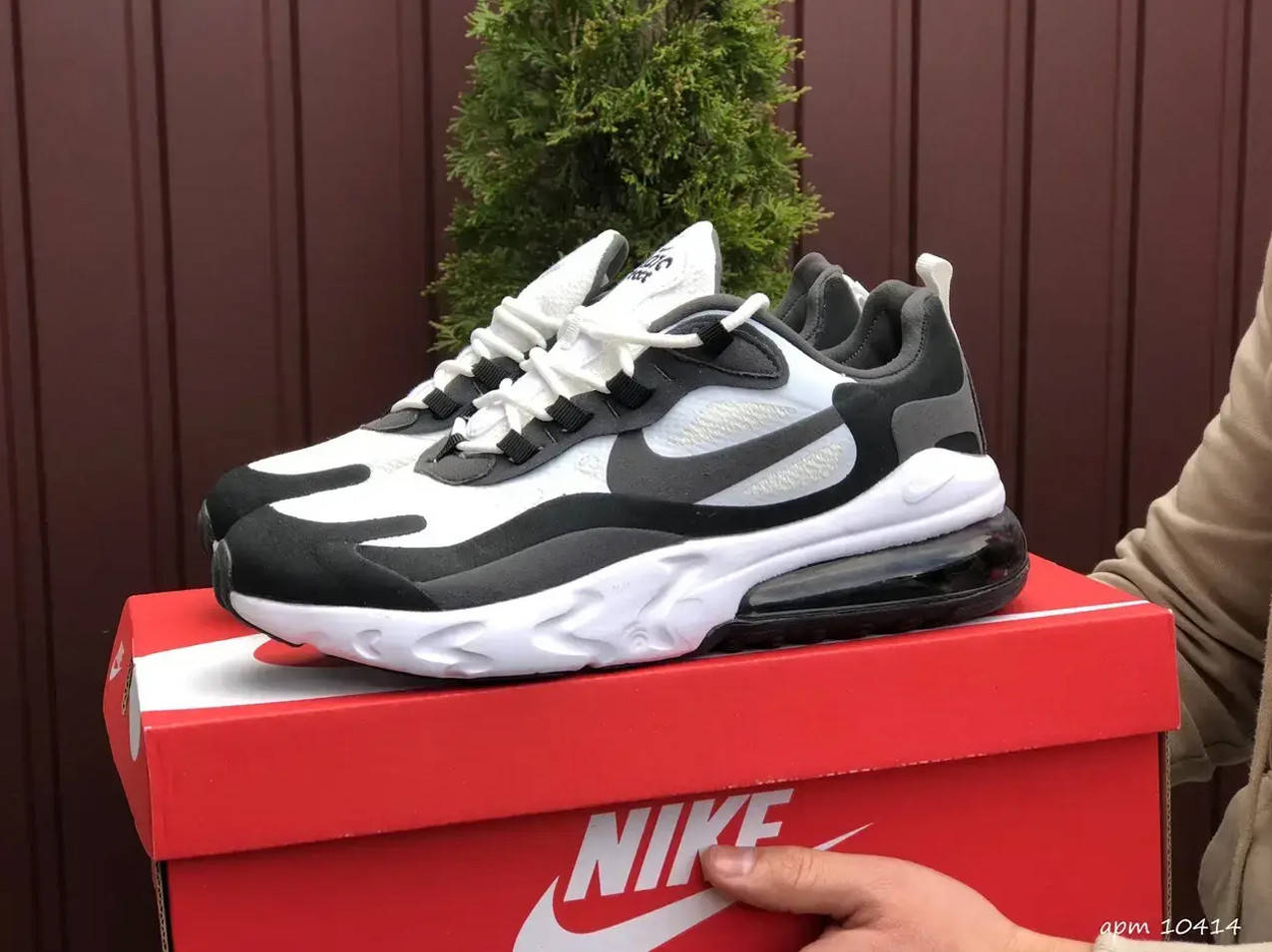 

Мужские кроссовки Nike Air Max 270 React белые с черным [42,43,44], Черно-белый