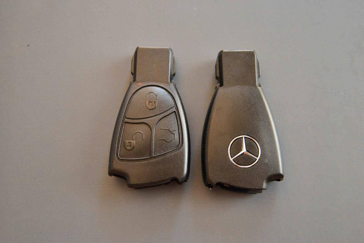 

Корпус ключ Мерседес (Mercedes) 3 кнопки рыбка