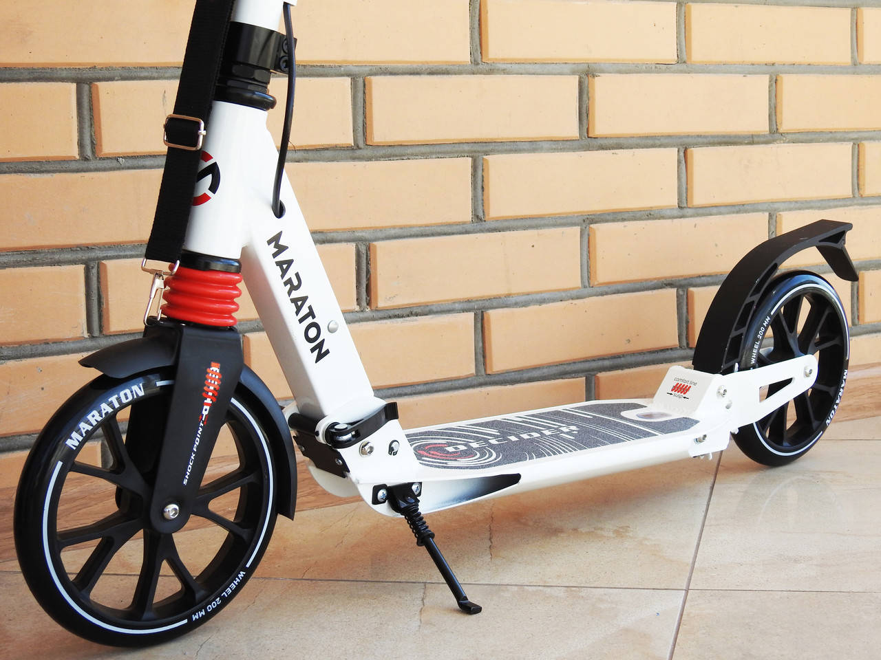 

Самокат двухколесный складной Maraton Decider Алюминиевая рама, колеса 200 мм, амортизаторы, ручной тормоз, Белый