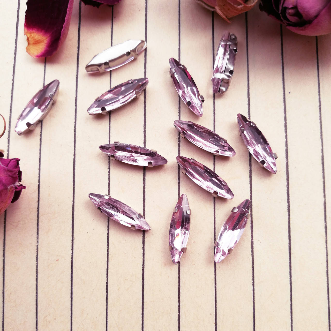 

Стрази в цапах, голочка 4*15 мм, колір Light Rose