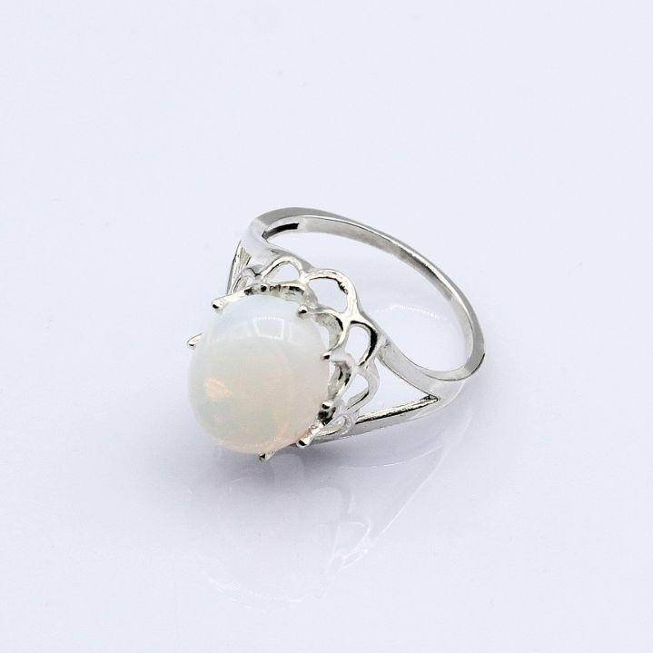 

Серебряное кольцо с лунным камнем Идиллия 17