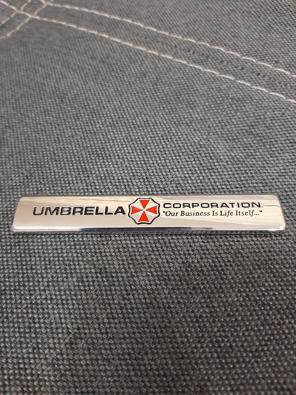 

Наклейка/Шильдик/Емблема Umbrella 94×15 мм.