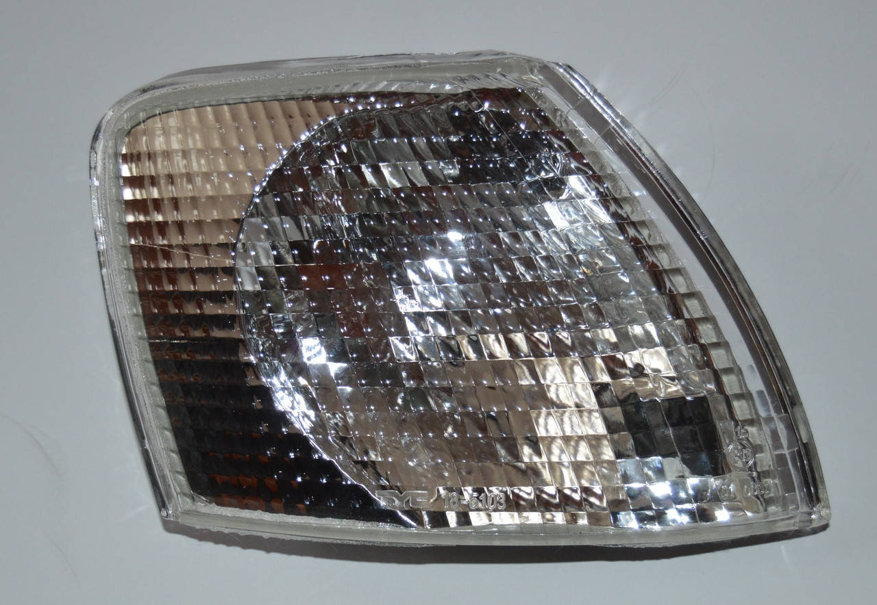 

VW Passat B5 (96-00) поворот правый белый