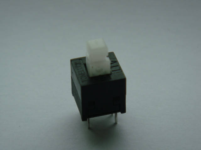 

Кнопка Toneluck WH918700 6pin с фиксацией для пультов Yamaha MG82CX, Soundcraft, Behringer