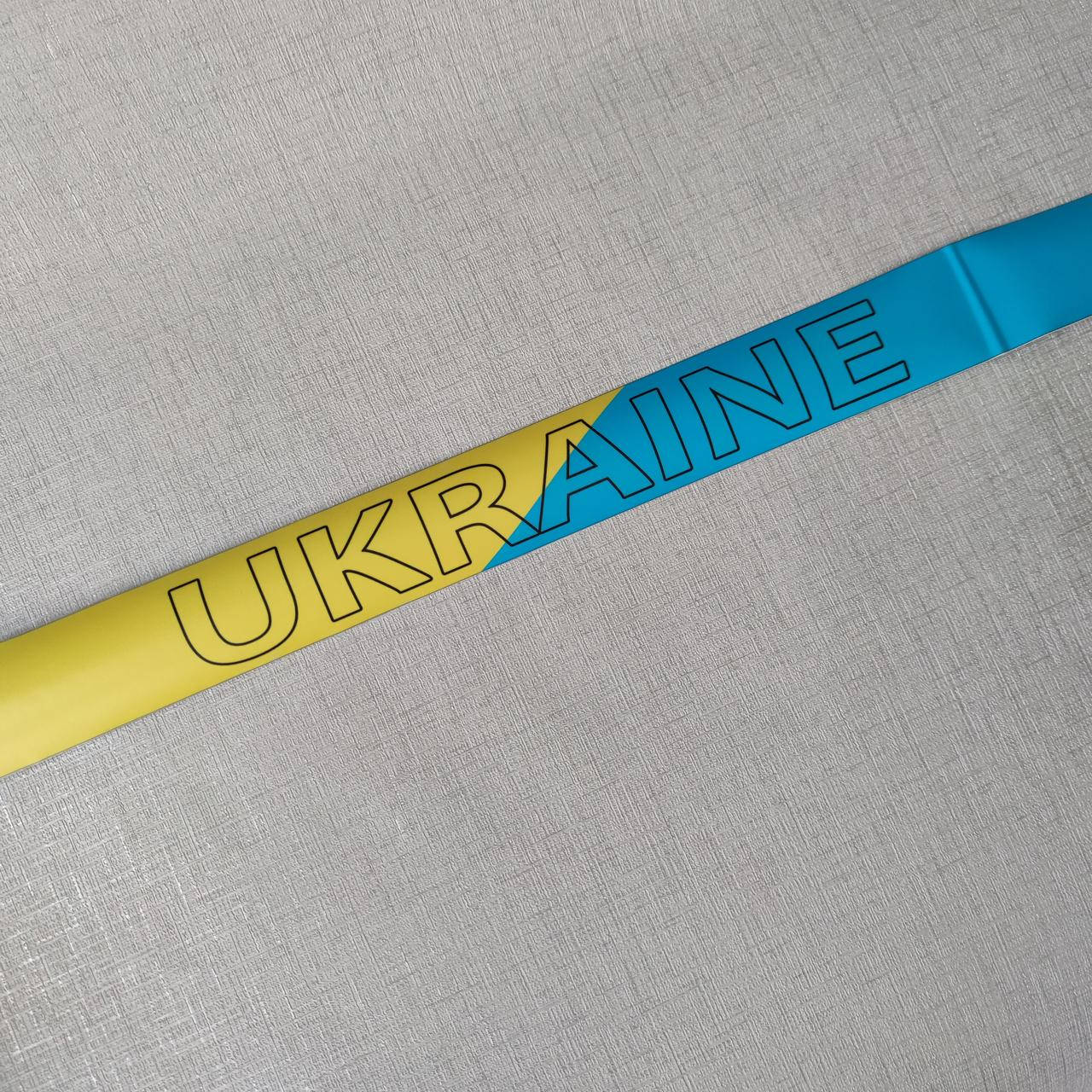 

Наклейка на авто под стекло Украина