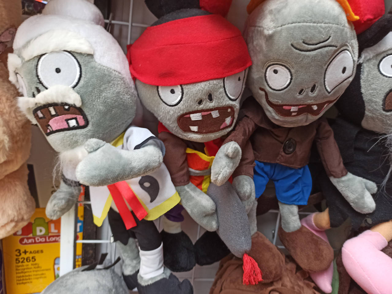 

Мягкая плюшевая игрушка Зомби , Растения против зомби из игры Plants vs Zombies, 27 см